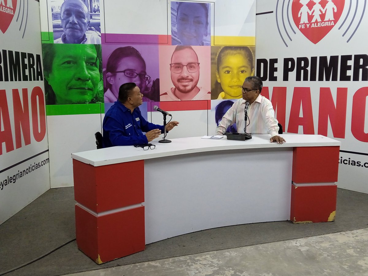 rogeliosuarez's tweet photo. Quiero recalcar que ninguna autoridad regional autorizó el cobro del pásale en #10Bs. Este precio llega porque el dólar se disparó. Nosotros sabemos que mientras más se aumenta el pasaje menos usuarios tenemos" https://t.co/31UMC2wXfQ