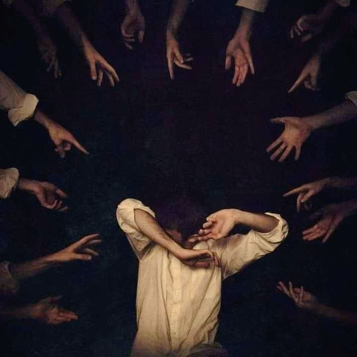 ما يؤلم قلبي حقاً هو أني تألمت على يد أناس تمنيت أن لا أراهم يتألمون