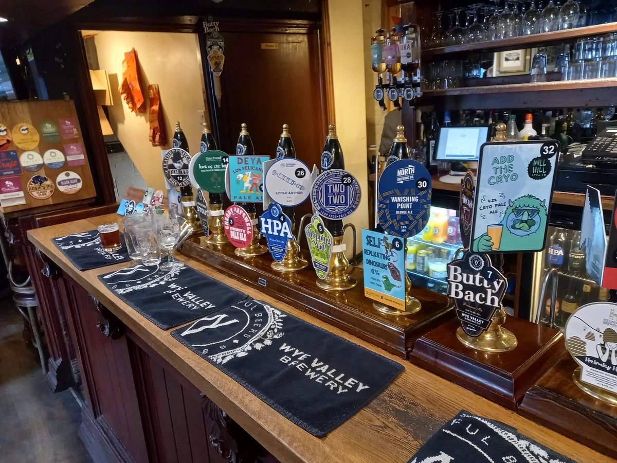 AlastairPKerr's tweet photo. Great selection of #beers @ThePelicanGlos including @deyabrewery Collab #LosPelicanos many other beers from @thornbridge @TwoByTwoBrewing @WildeChildBeer @ArborAles &amp; many more! @CampaignforPubs @GloucesterBID #Goodpub #Goodbeer #Goodbreweries https://t.co/DuHhW6KVP4