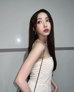 BabyKang3701's tweet photo. @nnenevader @monttique น้องเน่มา IG
ขอบคุณกระเป๋าสวยๆจาก @bulgari
กระเป๋าที่น้องเน่ถือคือรุ่นนี้ใช่ไหม😮

ราคาสวยมากค่ะ แค่ถือก็รู้สึกสวยเลย😄😄😄😄😄
#เนเน่ #NeNe郑乃馨 

 #Bulgari
#BulgariBzero
#SerpentiViper
#BulgariJewelry
#BulgariThailand https://t.co/pEpEAuO9gt