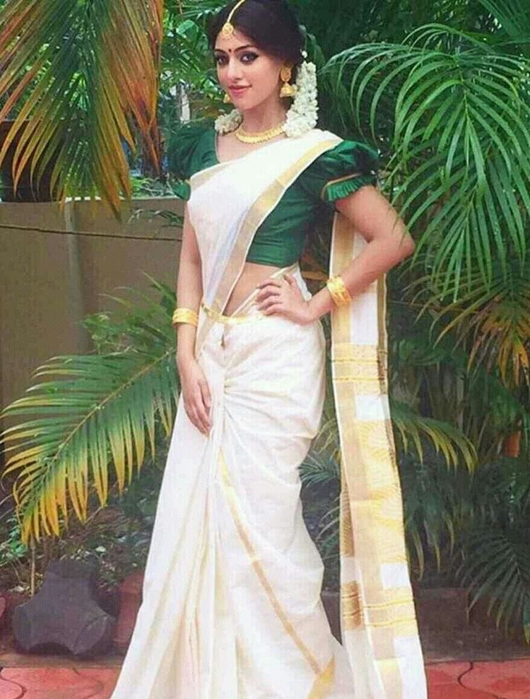 Kerala Thulasi Aunty | iiQ8 The Malayalam Viral Sensation & Hot Heroine Video Collections
