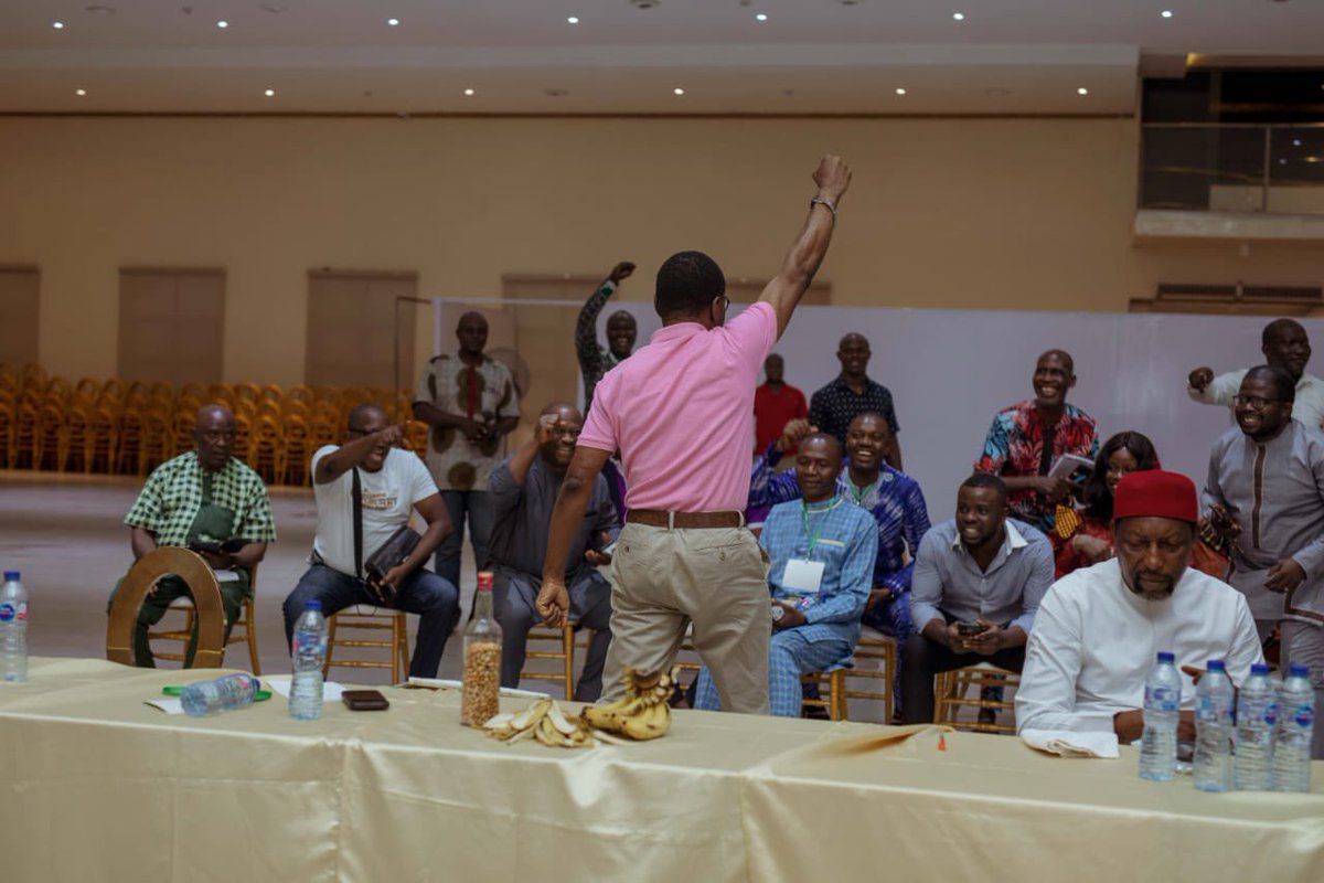 Okeifufe2023's tweet photo. Throwback to Frank's victory at the APGA primary election on May 29, 2022. 
He won by 6 votes - 273 to 267.

#VoteFrank #VoteAPGA #throwbackthursday #EnuguForFrank https://t.co/OI9smvzTOd