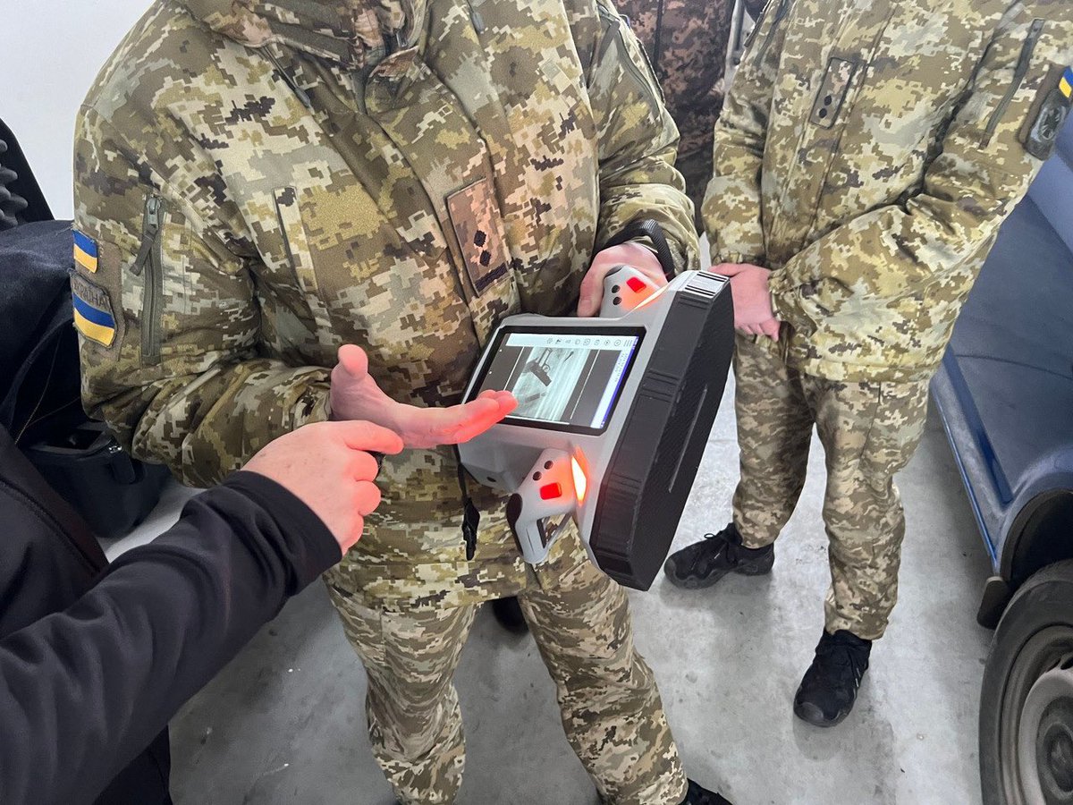 EUDelegationUA's tweet photo. 🇪🇺The EU delivers mini-scanners and supports onsite training for 🇺🇦 border guards to help them do faster and more efficient non-intrusive inspection and detection of illicit objects. 15 @DPSU_ua officers were trained to use the equipment delivered under #EU4IBM @ICMPD project. https://t.co/4ImdAgpZU7
