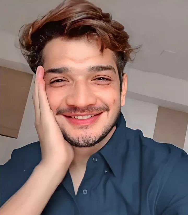 Niharika_21__'s tweet photo. Hey @munawar0018 You're really loveable person,full of love n life,who keeps spreading love  n +ve vibe everywhere he goes. It's heartwarming to see him being the fav person of literally evry1 he meets. You've earned this n deserve all the happiness.

MUNAWAR X JASSIE MV OUT TMRW https://t.co/jIQ168K4Bs