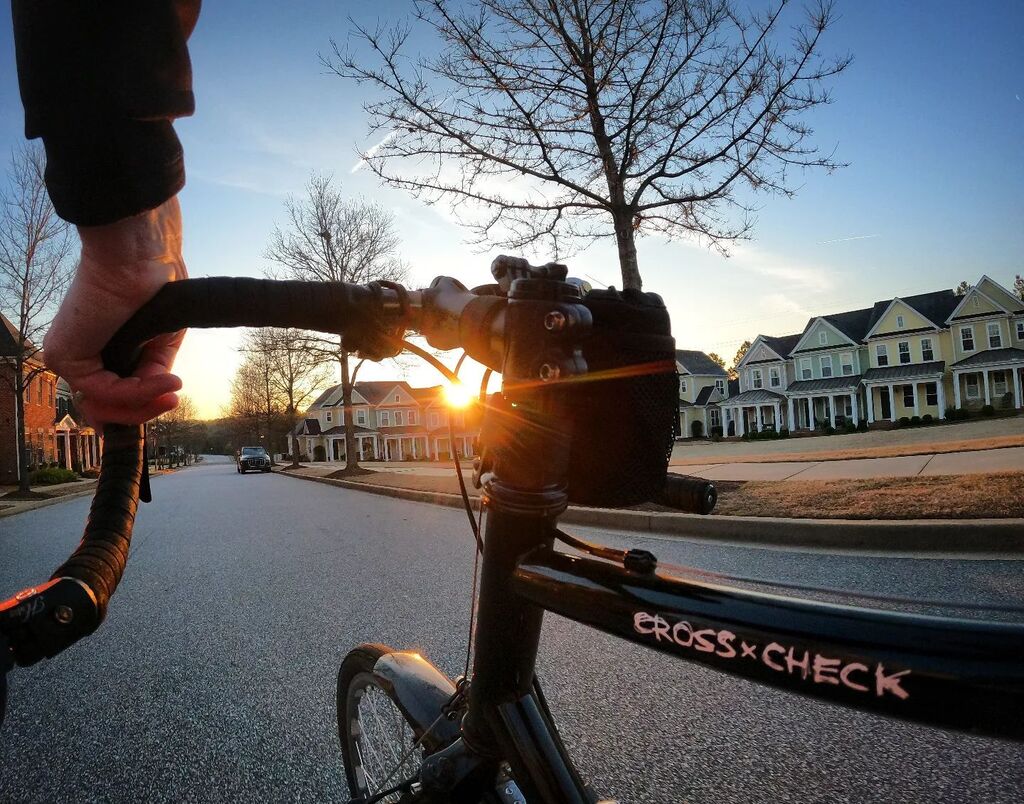 james_c_thomas's tweet photo. Morning commute βοΈ
#bikecommute #ridemoredriveless
#onelesscar https://t.co/v0FzdD6iBG https://t.co/yuAMt0FgZP