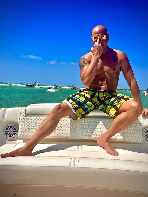 When the suns out we bring the guns out hey ladies time for you to bring the buns out!   #beachday #dilf<a href="/tag/boat"class="tags"><span>#boat</span></a><a href="/tag/tan"class="tags"><span>#tan</span></a><a href="/tag/sunshine"class="tags"><span>#sunshine</span></a><a href="/tag/beachday"class="tags"><span>#beachday</span></a><a href="/tag/dilf"class="tags"><span>#dilf</span></a><a href="/tag/boatday"class="tags"><span>#boatday</span></a>