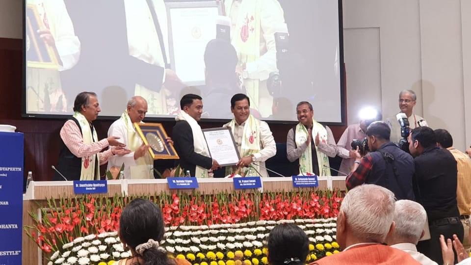 Hearty congratulations to Hon.CMVd. @DrPramodPSawant ji for receiving the prestigious fellowship of Rashtriya Ayurveda Vidyapeeth Delhi under ministry of #AYUSH 
He also gave the convocation address for the CRAV students of RAV.
@goacm @ShetSadanand @sulakshanasawa1 @CTRavi_BJP