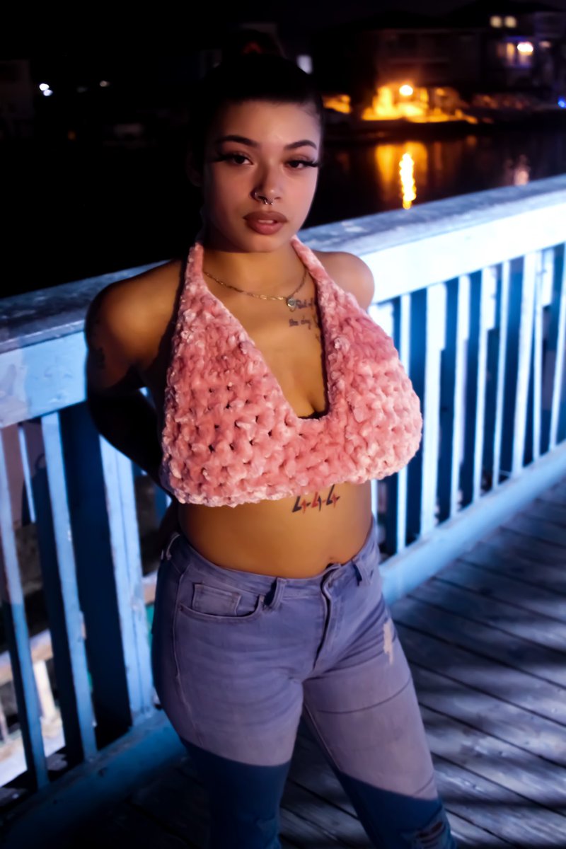 cinematicsolo's tweet photo. Plush pink fluffy top
#crochet #crochetartist #fashiondesigner #crochetbra #crochettop https://t.co/dIVQqGqs3w