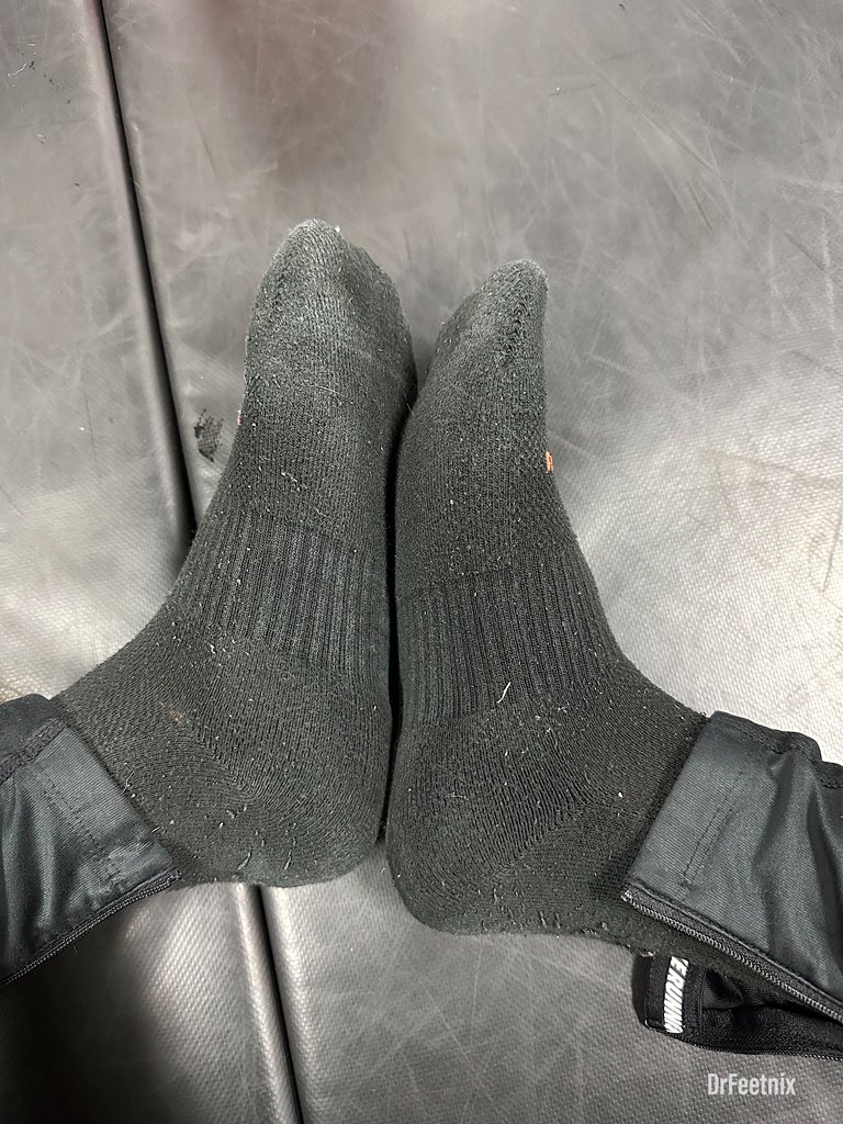 PhoenixIvy88's tweet photo. Who wants to smell my feet after working out? DM me 😉💋🦶 https://t.co/xEVt5KG0qZ