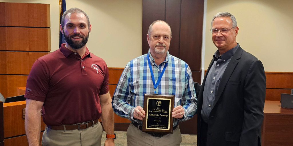 Congratulations to Abbeville County for their SC Counties Workers' Compensation Trust Experience Modifier Award! 🎉 SCAC Director of Insurance Services Robert Benfield presented the award, which reflects fewer accidents and lower premiums, at the March 13 county council meeting.