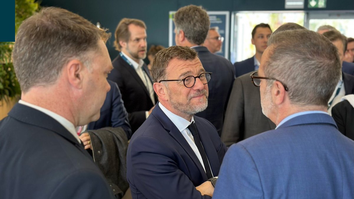 Nous avons eu l'honneur de recevoir <a href="/OlivierKlein93/">Olivier Klein</a>, Ministre délégué à la #Ville et au #Logement sur notre stand lors du #MIPIM2023.  L'occasion de rencontrer les équipes <a href="/Bouygues_Immo/">Bouygues Immobilier</a> et de découvrir nos nouvelles offres NOMO et Coverso ainsi que notre filiale Nouveau Siècle.