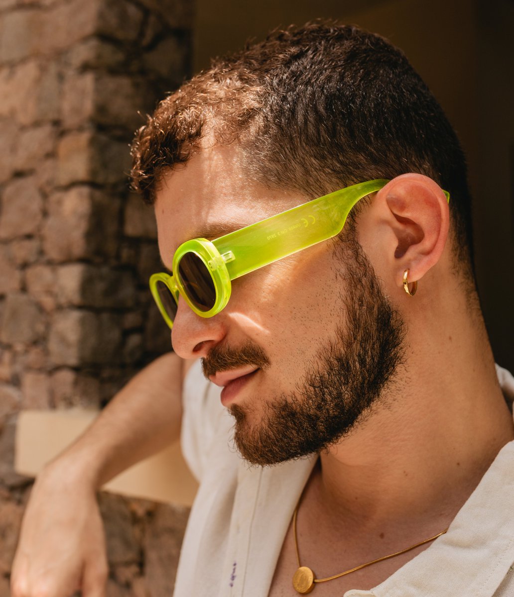 DaniloEyewear's tweet photo. Palermo 💚 Além de ser uma cor mega vibrante,  combina com outras cores e estilos. 
Como preto, branco e bege para um visual clássico, ou pode ser com cores vivas como rosa, roxo e amarelo para uma combinação mais divertida 🌈 https://t.co/LyKBL4lwbX