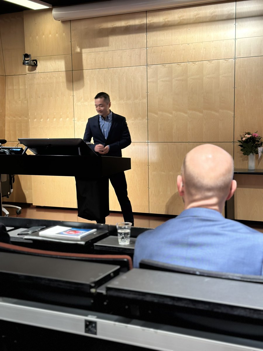 Pederseca's tweet photo. Good colleague and friend @KimAHeitmann has started his trial lecture during his PhD defence! Steady as a rock this guy👏🤝https://t.co/ywKg9ku8VA https://t.co/kC4XivvZL9