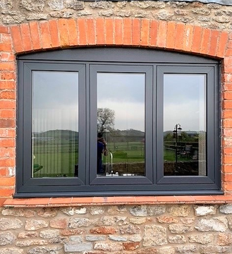 MajDesignsUK's tweet photo. We put the character back into this stunning #Somerset farmhouse with new high security Flush Fit Anthracite Grey A+14 #energyrated uPVC #Windows. Simply MAJESTIC !! @DuraflexSystems @YaleDWS @TrustedBuilders #SMEUK #ATSocialMedia #Devon #Taunton #Bristol #UKmfg https://t.co/ELt9Y4CbiH