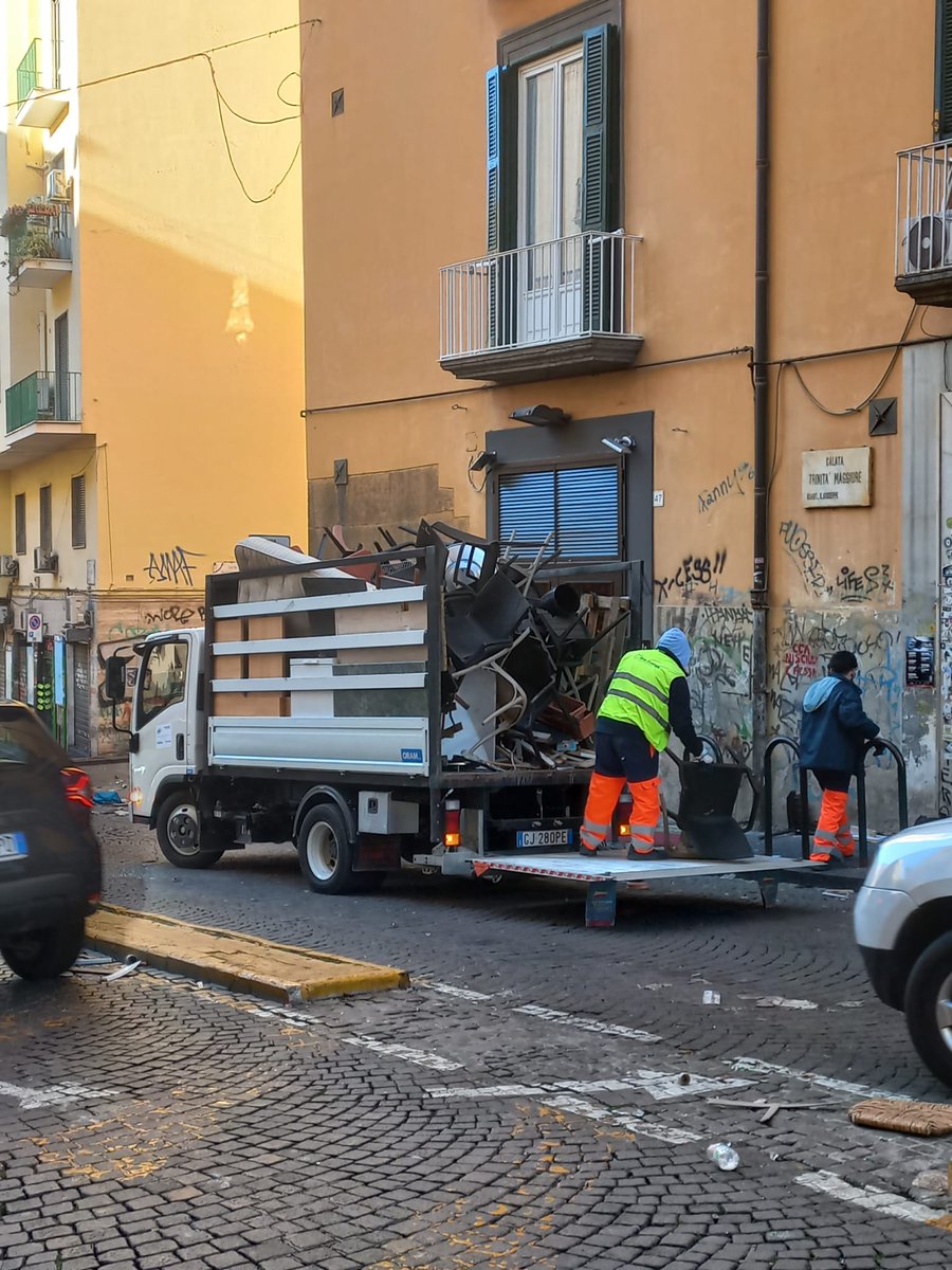 ComuneNapoli's tweet photo. 𝗧𝗮𝘀𝗸 𝗳𝗼𝗿𝗰𝗲 𝗱𝗲𝗹𝗹'𝗔𝘀𝗶𝗮 𝗽𝗲𝗿 𝗿𝗶𝗽𝘂𝗹𝗶𝗿𝗲 𝗹𝗲 𝗮𝗿𝗲𝗲 𝗱𝗶 𝗣𝗶𝗮𝘇𝘇𝗮 𝗱𝗲𝗹 𝗚𝗲𝘀𝘂̀ 𝗲 𝗖𝗮𝗹𝗮𝘁𝗮 𝗧𝗿𝗶𝗻𝗶𝘁𝗮̀ 𝗠𝗮𝗴𝗴𝗶𝗼𝗿𝗲.

💻Leggi il comunicato👇
https://t.co/1OdnmEsTBA

#Napoli https://t.co/WtdmOkLST4