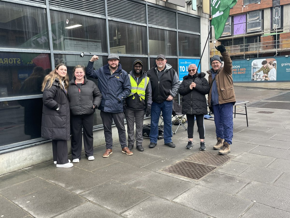 @RMTunion strike going strong at Nottingham Station. #EnoughIsEnough #PayTermsConditions #RailStrike