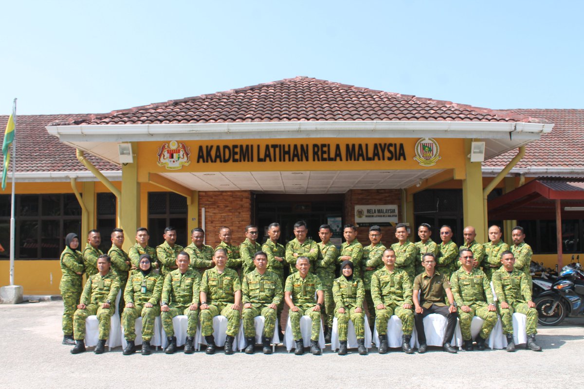 𝗠𝗔𝗝𝗟𝗜𝗦 𝗣𝗘𝗥𝗔𝗦𝗠𝗜𝗔𝗡 𝗧𝗔𝗠𝗔𝗧 𝗟𝗔𝗧𝗜𝗛𝗔𝗡 𝗞𝗨𝗥𝗦𝗨𝗦 𝗟𝗔𝗡𝗝𝗨𝗧𝗔𝗡 𝗞𝗔𝗪𝗔𝗗 𝗥𝗘𝗟𝗔 𝗧𝗔𝗛𝗨𝗡 𝟮𝟬𝟮𝟯

#KitaDemiNegara
#KeselamatanTanggungjawabBersama
#SetiaBerbakti
#relamamalaysia
#alarmterusungguldancemerlang

UMR ALARM