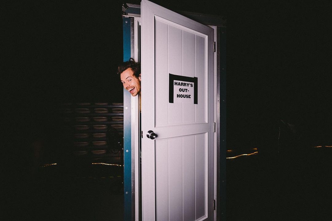hsdaily's tweet photo. Harry via Instagram:

Love on Tour. Manila. March, 2023. https://t.co/SNX6VFDtuW