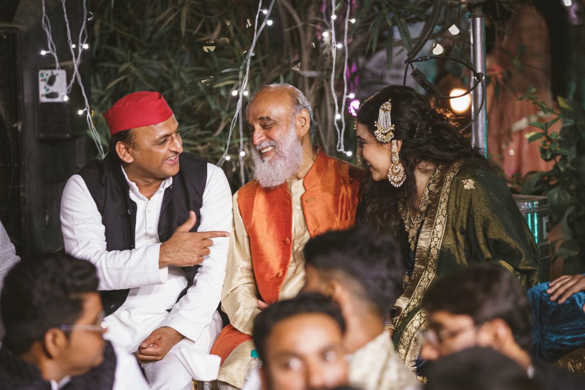 Swara Bhasker (@reallyswara) on Twitter photo Happy & honoured to welcome Shri <a href="/yadavakhilesh/">Akhilesh Yadav</a> ji to #SwaadAnusaar festivities #QawwaliNight .. Used the opportunity to fulfil Pradeep bhaiyya’s dream of a pic with his leader.. i also shared my woes about my party pooper Dad to a gracious & sporting Akhilesh ji 🤭🤓 <a href="/theUdayB/">C Uday Bhaskar</a> Happy & honoured to welcome Shri <a href="/yadavakhilesh/">Akhilesh Yadav</a> ji to #SwaadAnusaar festivities #QawwaliNight .. Used the opportunity to fulfil Pradeep bhaiyya’s dream of a pic with his leader.. i also shared my woes about my party pooper Dad to a gracious & sporting Akhilesh ji 🤭🤓 <a href="/theUdayB/">C Uday Bhaskar</a>