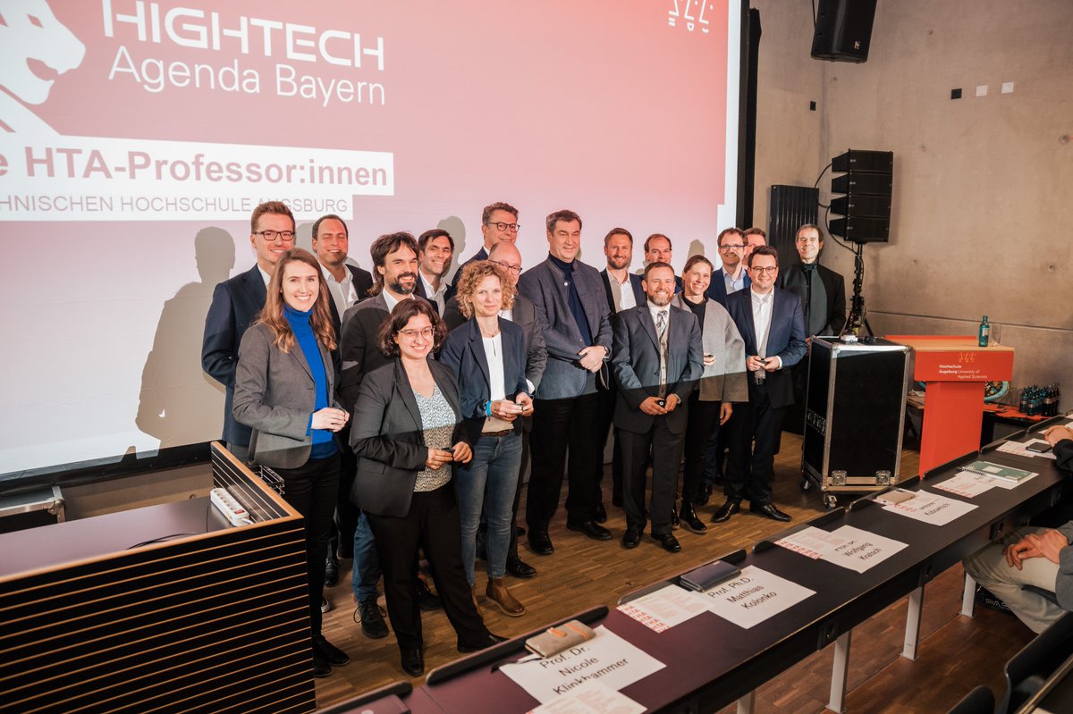 TH_Augsburg's tweet photo. #HTA meets THA: Gemeinsam mit Ministerpräsident @Markus_Soeder und dem Bayerischen Staatsminister für Wissenschaft und Kunst @MarkusBlume ist die Hochschule Augsburg in ihr erstes Semester als Technische Hochschule gestartet. Auf ein spannendes und erfolgreiches Sommersemester! https://t.co/34ROfT7XpZ