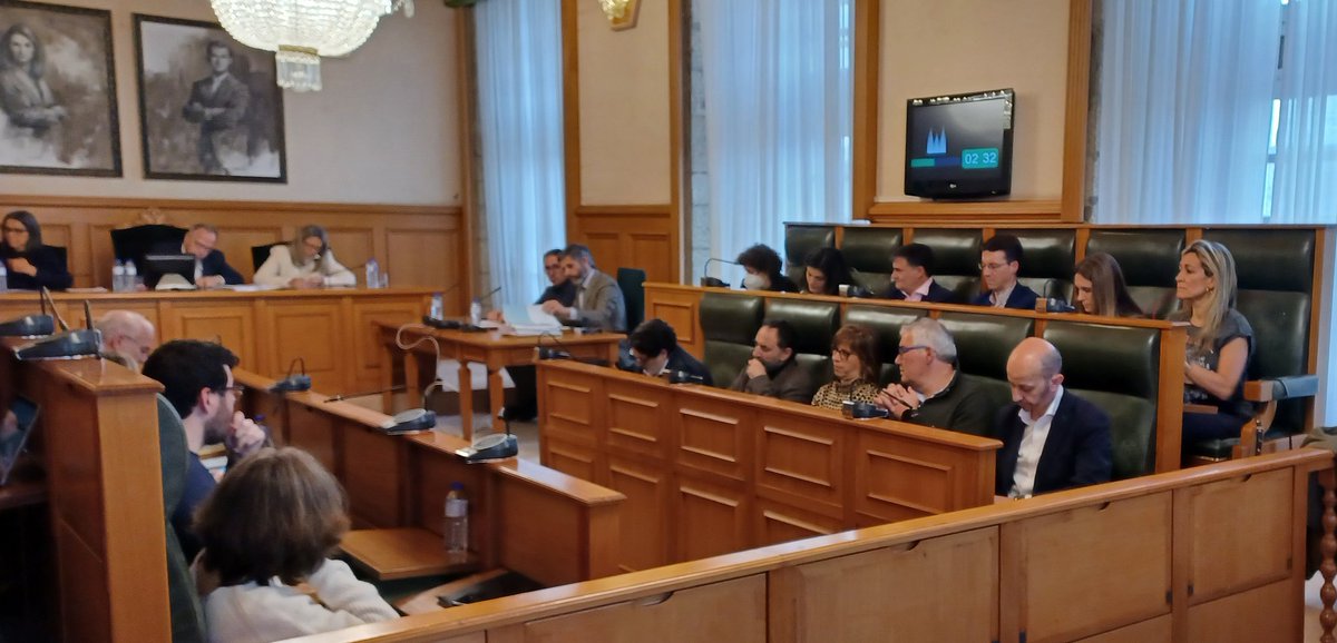 PopularesStgo's tweet photo. Este xoves temos un novo Pleno extraordinario no Concello, para que se abonen 1,8 millóns de euros de facturas pendentes en relación co #Smartiago https://t.co/VCEGTmAKC9