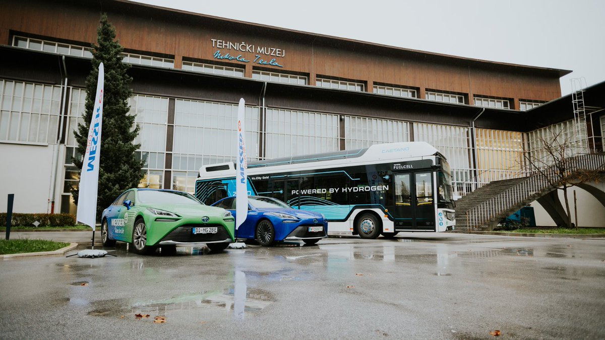 Fuelcellbus's tweet photo. #TBT #CEEH2Bus roadshow: Last December a @CaetanoBus headed to #Croatia. The final event was held at the Nikola Tesla Technical Museum! 

Check our website to learn more about this initiative &amp; stay tuned for its upcoming dates! https://t.co/KrmXq2BNZy https://t.co/cSloKhQb3s