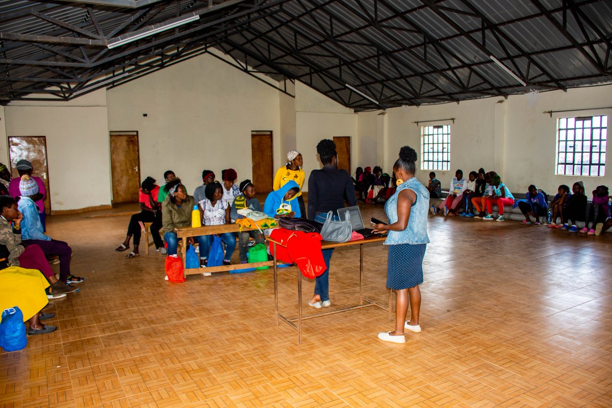 InspireTeenage1's tweet photo. Our aim is to create awareness on GBV among  teenage mothers. We enlighten them on how to deal with such cases should they arise.

#ASafeSpace
#Mentorship
#EndGBV https://t.co/ddHbGTTEjU