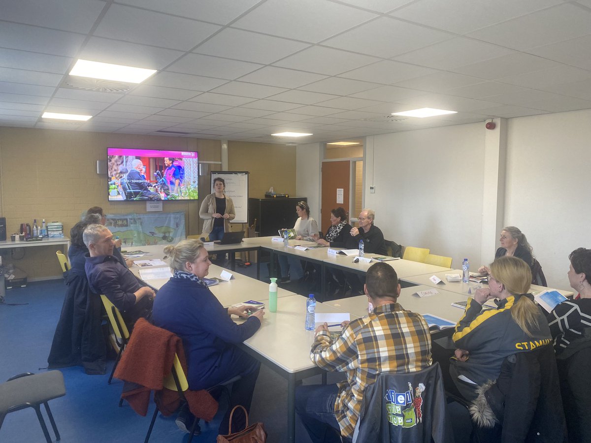 Programmaleiders Sander en Bart volgen deze maand de cursus MentorWijs bij Werkzaak Rivierenland.

Sander: “We bereiden ons voor om  mensen met een ‘complicatie tot de arbeidsmarkt’ onder onze vleugels terug te begeleiden naar aangepast werk”. 

#TielTipTop <a href="/werkzaak/">WerkzaakRivierenland</a> <a href="/Bartelehiem/">Bart van den Berg - van der Stam</a>