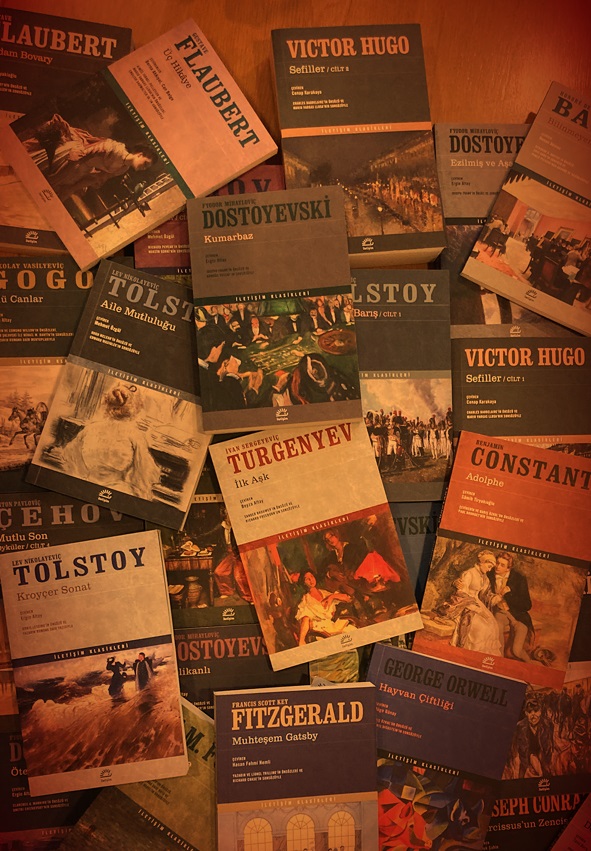 iletisimyayin's tweet photo. İletişim Klasikleri dizimizden bir seçki... Peki dizimizde yer alan hangi klasik sizin başucu kitabınız?

#İletişimKlasikleri

https://t.co/dWN701Uc5i https://t.co/jspxln84kb