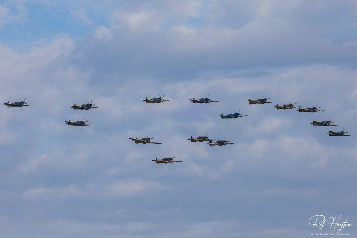 ShutterbugWGC's tweet photo. “Duxford Week”

The Spitfire section of the traditional balbo at the Battle of Britain Airshow in 2019 ⁦@SpitfireFilly⁩ ⁦@SocietySpitfire⁩ @IWMDuxford #AvGeek #Supermarine #Duxford #Warbirds #AviationPhoto #WarbirdPics #DuxfordAirshows #FlyingDays https://t.co/PxkDqsRHBA