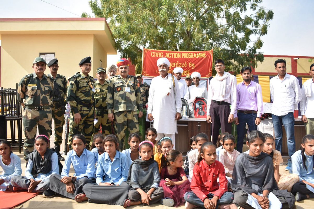 BSF_Rajasthan's tweet photo. #BSF 𝐉𝐚𝐢𝐬𝐚𝐥𝐦𝐞𝐫 (𝐍) distributed water storage tanks, stationery and Sports items at Govt Senior Secondary School Gajjewala in #Pokhran district under 𝐂𝐢𝐯𝐢𝐜 𝐀𝐜𝐭𝐢𝐨𝐧 𝐏𝐫𝐨𝐠𝐫𝐚𝐦𝐦𝐞 on 15 Mar 2023.

#FirstLineofDefence
#FriendsonBorder https://t.co/HnpUofoQYp