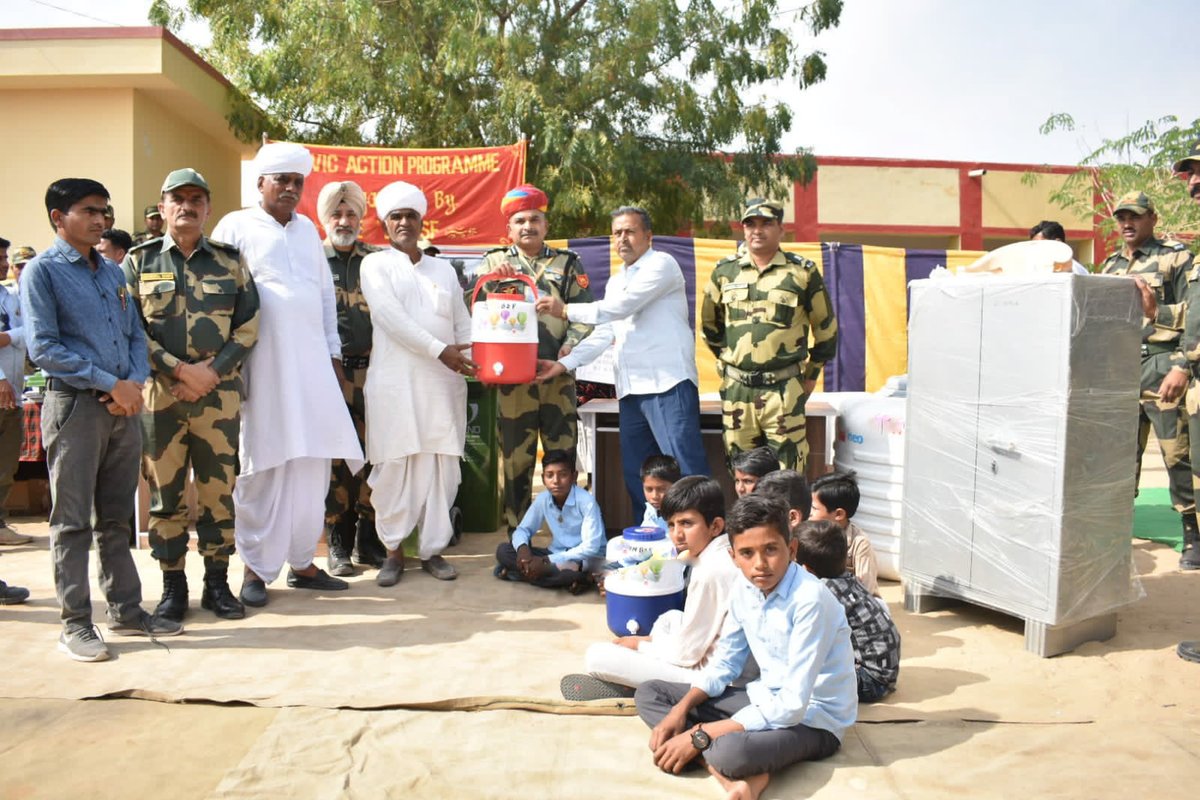 BSF_Rajasthan's tweet photo. #BSF 𝐉𝐚𝐢𝐬𝐚𝐥𝐦𝐞𝐫 (𝐍) distributed water storage tanks, stationery and Sports items at Govt Senior Secondary School Gajjewala in #Pokhran district under 𝐂𝐢𝐯𝐢𝐜 𝐀𝐜𝐭𝐢𝐨𝐧 𝐏𝐫𝐨𝐠𝐫𝐚𝐦𝐦𝐞 on 15 Mar 2023.

#FirstLineofDefence
#FriendsonBorder https://t.co/HnpUofoQYp