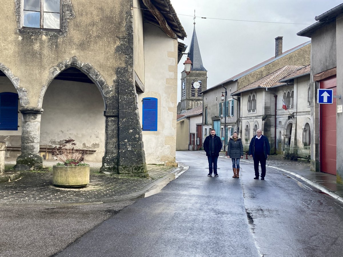 Ne manquez pas aujourd’hui au #jt13h de @france2tv le village d’ #Hattonchâtel dans la #Meuse sera t’il le village préféré des français en juin ?? Avec <a href="/leo_bnsm/">Léo Bensimon</a> et #adrienLopez #villagepréférédesfrançais