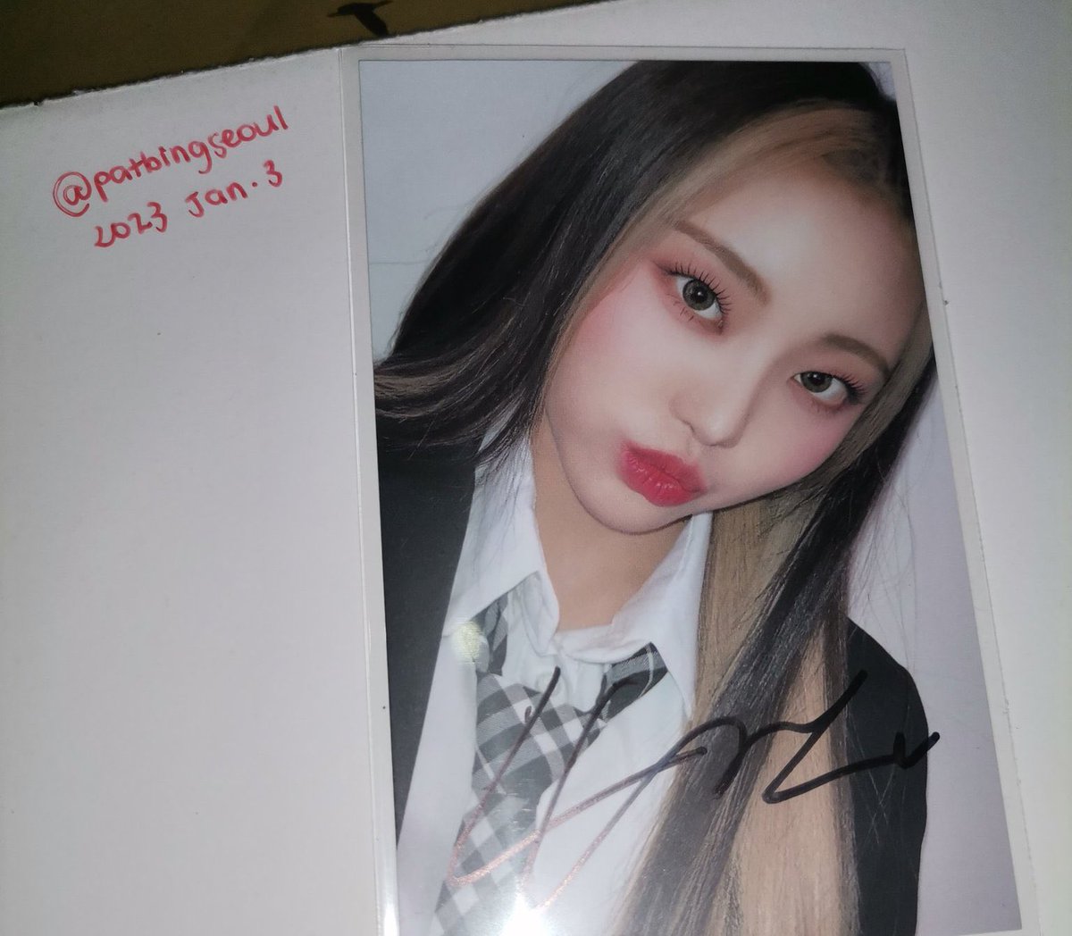 patbingseoul's tweet photo. 🛒 . . wts lfb billlie ph #bingseoulbenta

╰ sheon signed broadcast pc
╰ qyop, dm your offer
╰ mint and onhand

🏷 . . bcpc tbop2 the billage of perception chapter two photocard poca https://t.co/YXNDMMZqnU