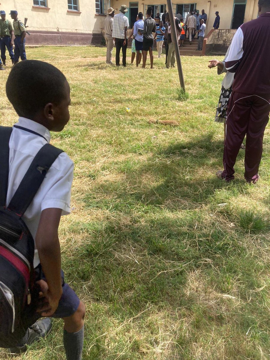 JudithTobaiwa2's tweet photo. At globe and Phoenix primary where a classroom has collapsed with students inside and so far the number of students hospitalized is now 13.Its not long ago I recommended immediate action after having visited the school and noticed the signs.its important for authorities 2 listen https://t.co/Q2pPBq3EK0