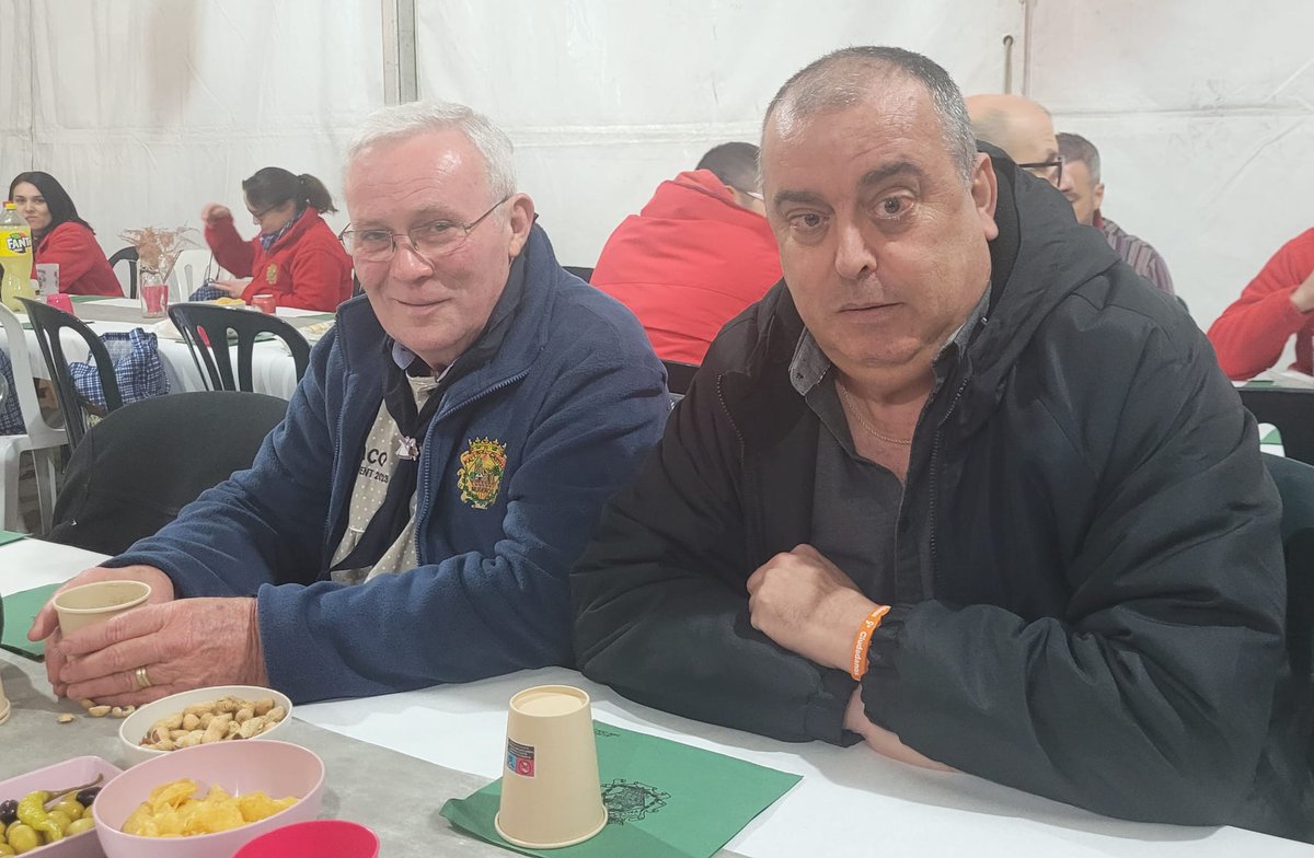 CsMuseros's tweet photo. 🍊🍊Anoche en la cena de la planta🎉🎉en la falla El Castell de Museros🎪. Gracias a su Presidente Francisco R. Costa Ruiz y a tod@s los  componentes de dicha falla.👏👏👏👏 https://t.co/ryHvfj9JZh