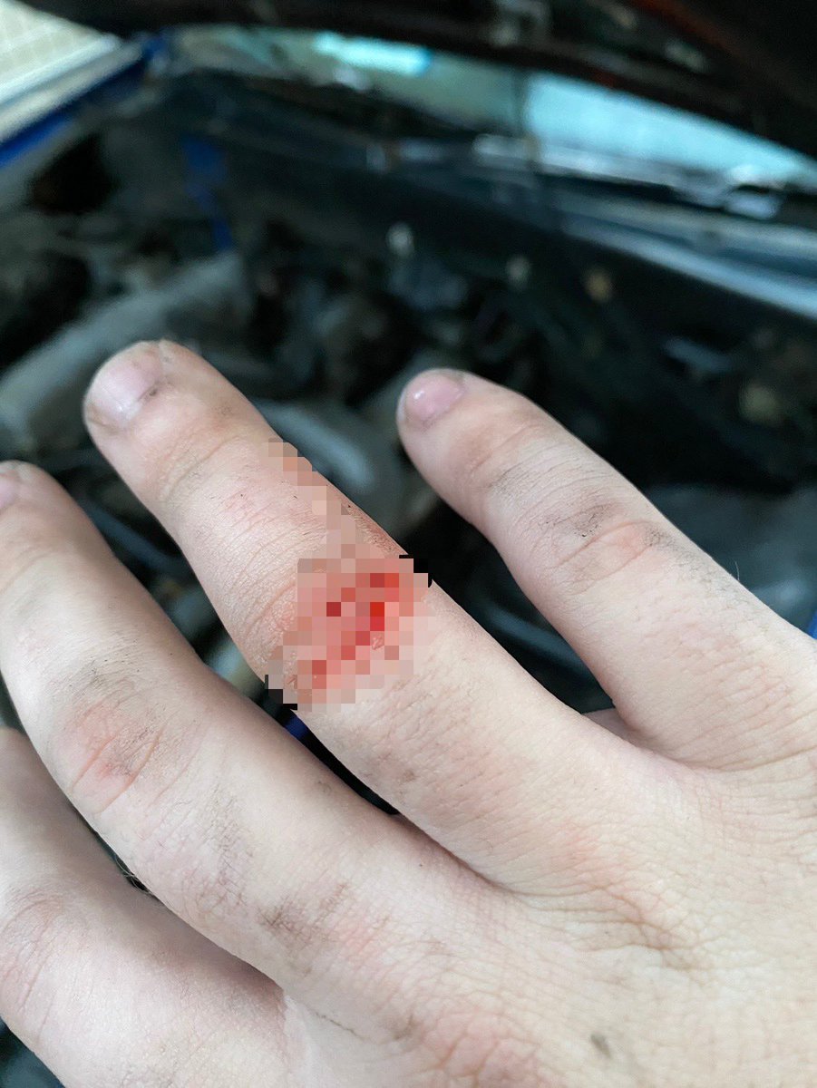 kikugawa2410's tweet image. 俺の薬指の第二関節を生贄に折れたボルトを召喚！
#整備 #shitbox