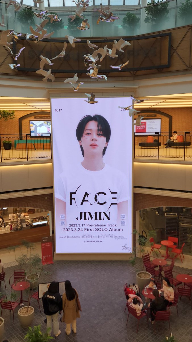 웅장한느낌 지민FACE 
뒷배경 천정과 날아가는새들까지 
그냥다 한장면같아서 한참멈춤😭😭😭

#JIMIN #지민
#Jimin_FACE_Is_Coming 
#SetMeFree_Pt2_Teaser2