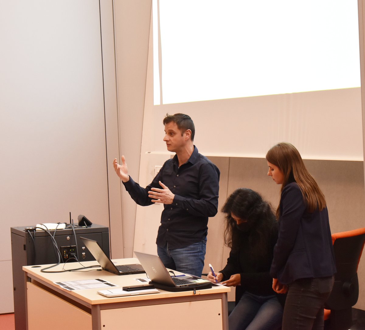 🏁 Les projets d'ingénierie sont lancés !

📅 Du 14 mars au 23 juin, 120 de nos étudiants ingénieurs de 2e année (bac+4) accompagnés par nos enseignants-chercheurs et tuteurs pédagogiques vont travailler sur le projet de 21 entreprises.

💡 Détails : bit.ly/tse-ping23