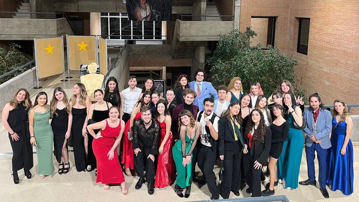 🏆💃La nit dels Oscars va ser una nit de retorns, com el de Brendan Fraser o Ke Huy, però també va ser el retorn de la Gala dels Oscars UAB després de 3 anys sense celebrar-se. 

✍️Llegeix la crònica
uab.cat/web/detall-de-…