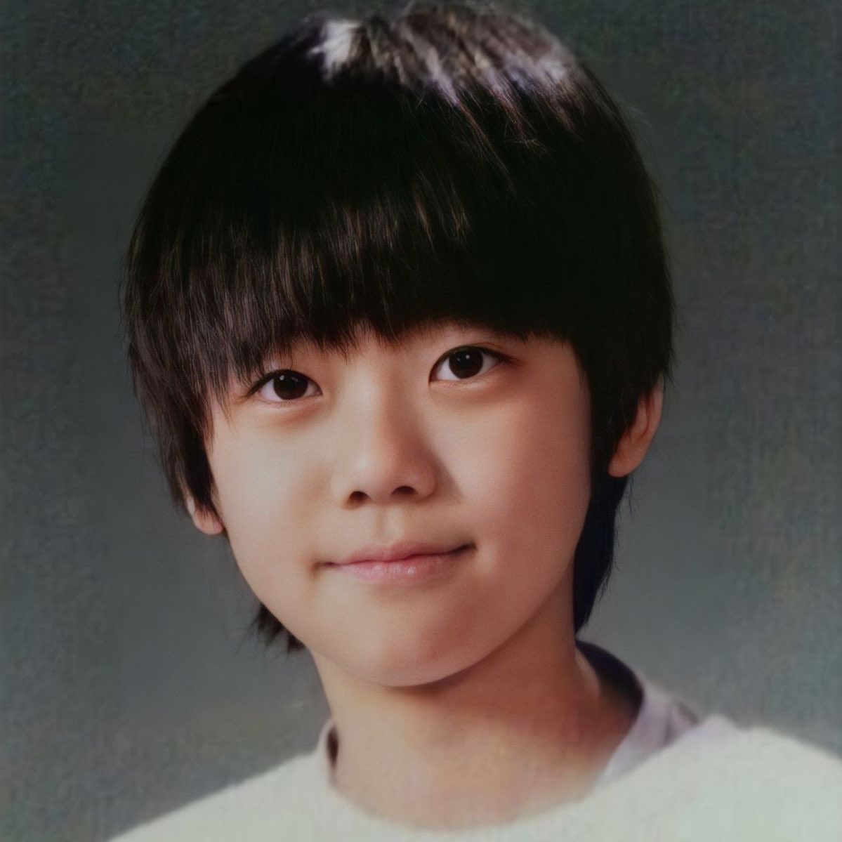 maleejamm's tweet photo. ครอบครัวน้องแจมินน่ารักจัง🥺 น้องเคยมาบ่นๆว่าเกิดมาไม่มีใครเคยบอกว่าขี้เหร่ มีออมม่าคนเดียวที่พูดแบบนั้นเพราะแก้มอ้วนเลยเรียกน้องว่า 'ขนมปังต๊อก' ล่าสุดบอกอัปป้าออมม่าเรียก 'ม๋าอ้วง' ไหนจะเป็นเด็กขี้งอนคุณยายเดินหนีออกจากบ้านตั้งแต่อนุบาลอีก ตอนเด็กๆต้องน่ารักขี้ดื้อมากแน่ㅠㅠ💔 https://t.co/gJrDLn4GZn