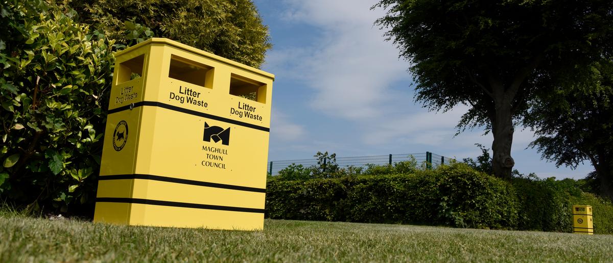 BroxapLtd's tweet photo. Tomorrow marks the start of the Great British Spring Clean when we are all challenged to sign up to collect at least one bag of litter from the outdoor spaces we love to visit. Can you be a #LitterHero?
#litterbin #bins #recyclingbins https://t.co/zzA6f8vt3a
