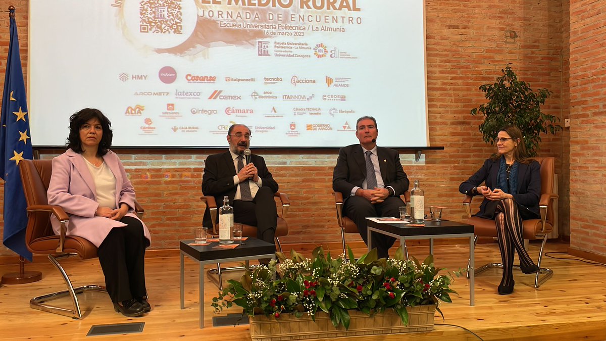 Comienza la inauguración de la #Jornada la #Empresa y el #mediorural en <a href="/eupla_campus/">EUP La Almunia</a> de La Almunia de Doña Godina. Agradecer al Presidente de Aragòn Javier Lambán, su asistencia para la inauguración de la jornada. <a href="/GobAragon/">Gobierno de Aragón</a> <a href="/unizar/">Universidad Zaragoza</a> <a href="/AlmuniaAyto/">Ayuntamiento de La Almunia</a>