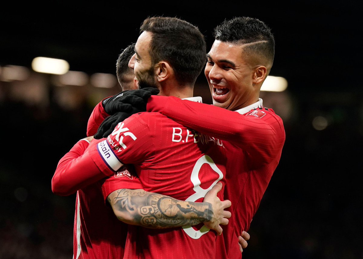 ManUtdInPidgin's tweet photo. 🚨🚨| Man Utd in Pidgin dey officially verified. ✅ 

Drop your aza make i bless you for Thursday breakfast. 🙏🏽❤️
#MUFC || #BETMUN https://t.co/espymrUob5