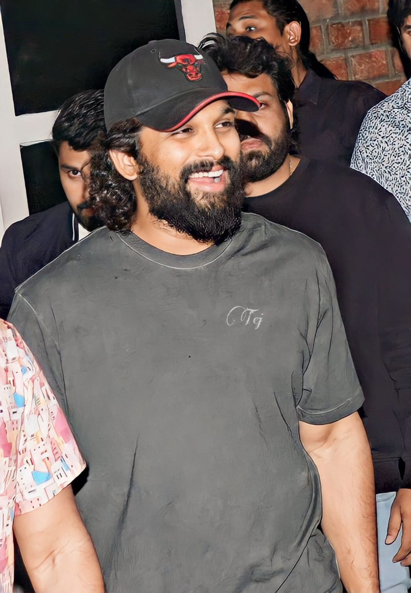 akhilkautilya1's tweet photo. #AlluArjun letest 📸❤️‍🔥

#PushpaTheRise #PushpaTheRule #RashmikaMandanna #KeerthySuresh #Dasara #Nani #Vijay #RamCharan #Mohanlal #Mammootty #ShraddhaKapoor #AliaBhatt #Suriya #Kabzza #PathuThala #Pathaan #Dhanush #KiaraAdvani #ShriyaSaran #RanbirKapoor #Rajinikanth #NTR #RRR https://t.co/8X1cCebSa2
