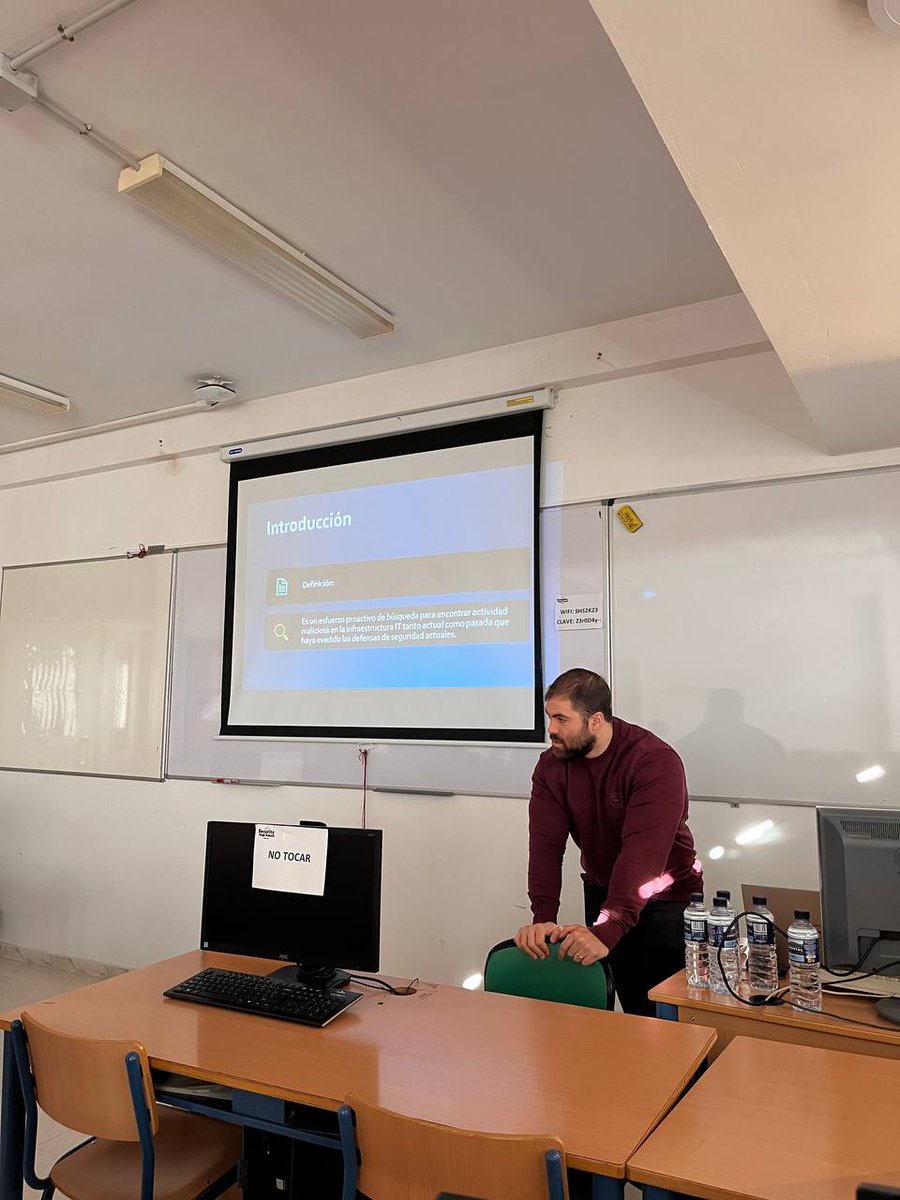 eduSatoe's tweet image. Taller de #ThreatHunting #Malware en la #SHS2k23 de manos del crack @adrrodgar