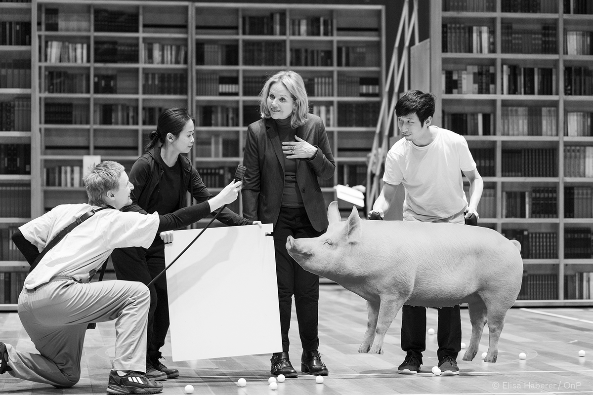 operadeparis's tweet photo. #NixonInChina
Immersion dans les répétitions du drame politique et humain de John Adams mis en scène par Valentina Carrasco.

Dès le 25 mars à l'Opéra Bastille :  https://t.co/4UQ5Q0PkFn https://t.co/4rBPg9eXae