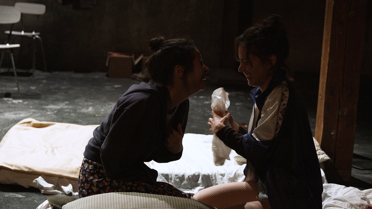 GUERRE, le décor est planté ! Magnifique première hier soir, des acteurs puissants, une mise en scène au cordeau, pièce dont on ne ressort pas indemne...
Au théâtre-Studio jusqu'au 29 avril, Billetterie : theatre-studio.mapado.com