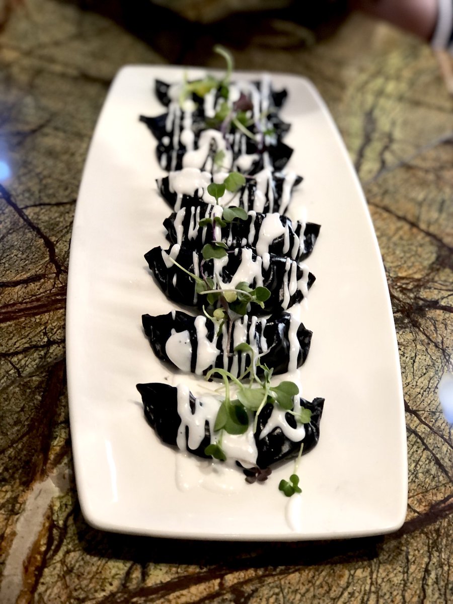 cesitareg's tweet photo. RESTAURANTE LA CABRA
@lacabrarestaurante
Me gustó mucho la zona de barra, se come igual de bien que en el Restaurante, la atención fantástica y gran selección de vinos!
#lacabrarestaurante #lequilibristablanc #gastro #gastronomy #gastropost #vino #vinho #wine #winetasting https://t.co/oDEOZnKOz9