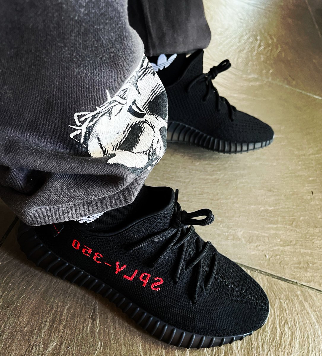 sneakermafia777's tweet photo. SAINT MXXXXXX × VLONE🍌
DIOR💎
ADIDAS YEEZY BOOST 350 V2 CORE BLACK / SOLAR RED👟✨
#saintmxxxxxx
#vlone
#dior
#adidasoriginals
#yeezyboost350v2
#solarred
#coreblack
#kanyewest
#still
#yesyeezy
#kickstagram #igkicks #igsneaker #snkrpic
#sneakerhead #sneakergram #kickstagram
•
#hiphop #randb #raggae #followme #sneakers #snkrs
•
#フォローミー #スニーカー #スニーカーズ #足元倶楽部 #スニーカーコーデ
•
#おしゃれさんと繋がりたい
#スニーカー好きな人と繋がりたい
#ヒップホップ好きな人と繋がりたい